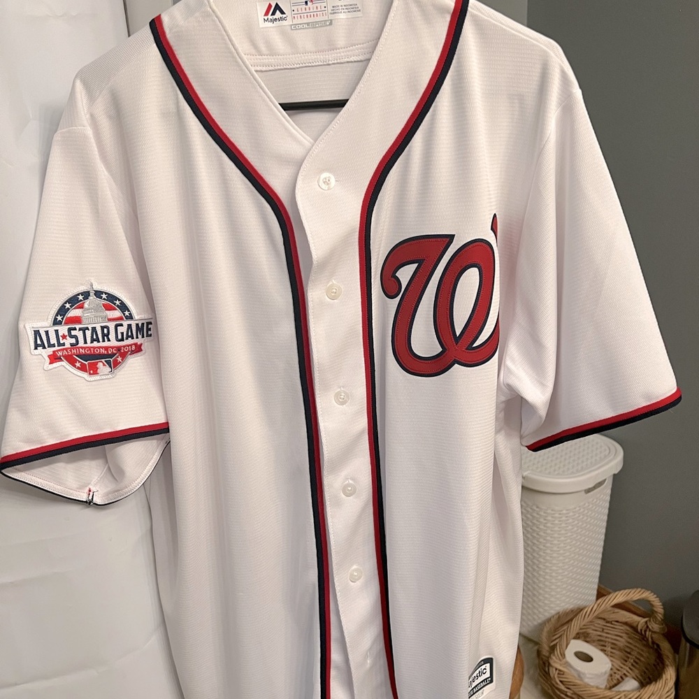 Washington Nationals Baseball Jersey (Size Large)